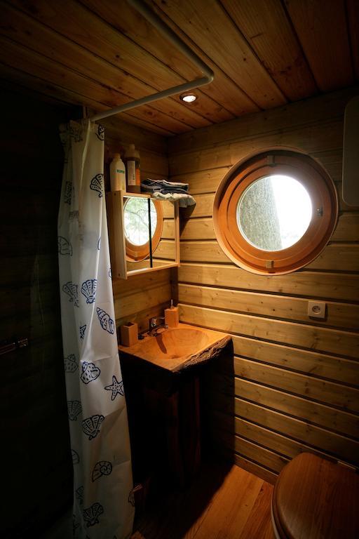La Cabane Aux Secrets - Au Milieu De Nulle Part Outines Værelse billede